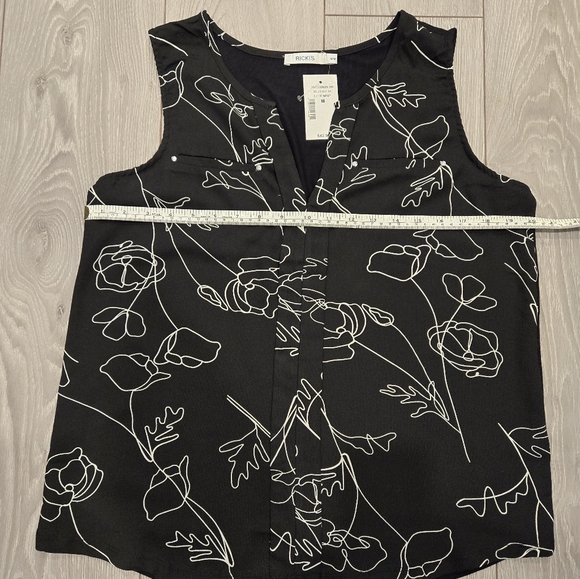 Ricki's sleeveless blouse - Size Medium - Picture 2 of 6